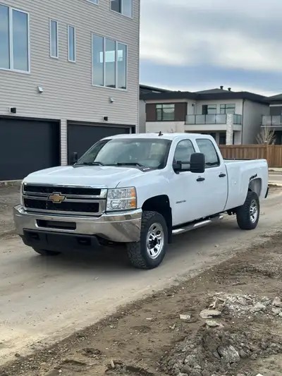 2011 Chevrolet Silverado 3500 HD Crew Cab 4x2 6.0L Vortec Gas Engine Runs and Drives great No mechan...
