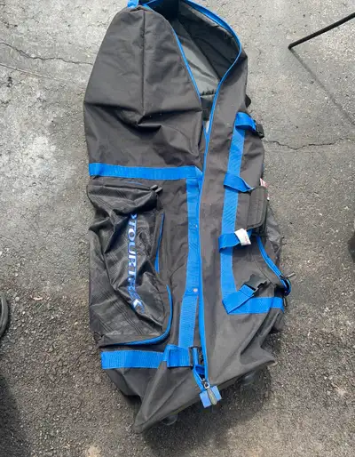 Protect your golf clubs while travelling with this soft cover golf travel bag, designed to accommoda...