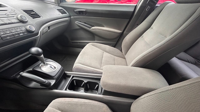 Honda Civic 2010 - Berline 4 portes - Négociable — photo 4