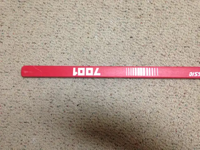 Vintage Model 7001 MOSCOW LEADER CLASSIC RUSSIAN RED Hockey Stic in Hockey in Winnipeg - Image 10