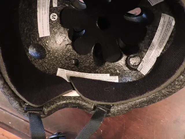 Casque de vélo NEUF, RASKULLZ HAWK ou planche à roulettes in Kids in Laval / North Shore - Image 4