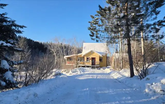 Visite libre 22 février  13h  Maison au bord du lac Brebeuf in Houses for Sale in Saguenay - Image 2