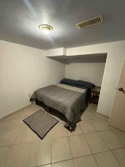 Private room ready to move in - starting from $800 (all inclusive) - basement Contact: Zayn +1 226 9...
