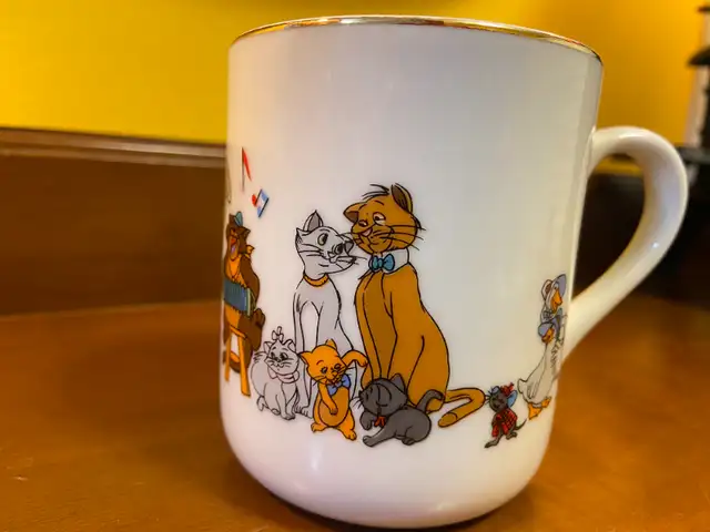 Vintage ARISTOCATS Mug Cup Walt Disney Productions Porcelain in Arts & Collectibles in Oshawa / Durham Region - Image 3
