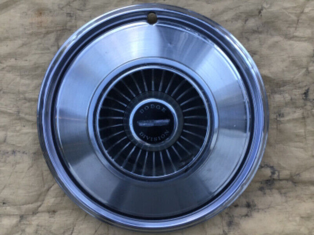 Mustang/Dodge Monaco/Mercury/Plymouth Duster hubcap in Tires & Rims in Kingston - Image 3