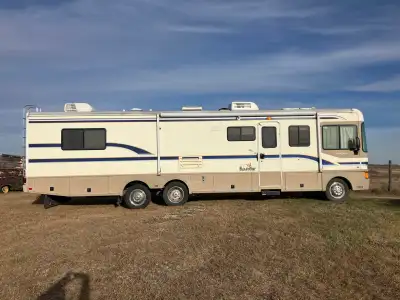1998-Fleetwood Bounder Class A Classic M/H Meticulously Kept with many new upgrades New engine coil...