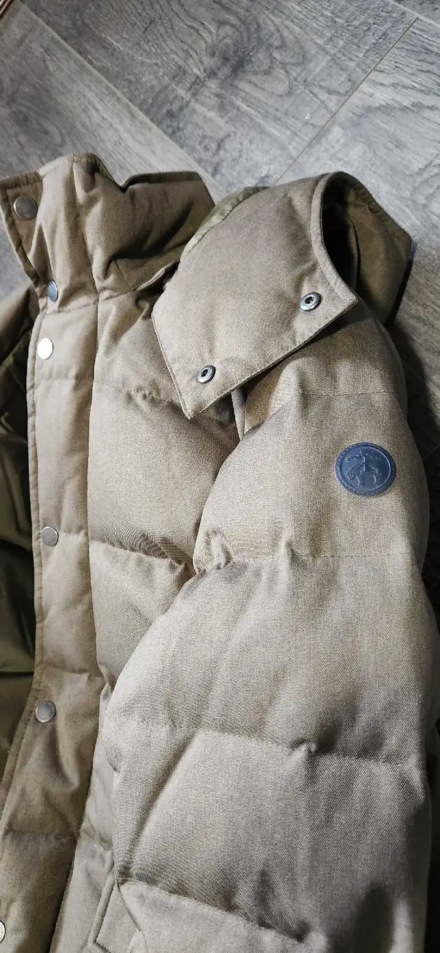 Brooks Brothers Puffer Jacket in Men's in Mississauga / Peel Region - Image 6