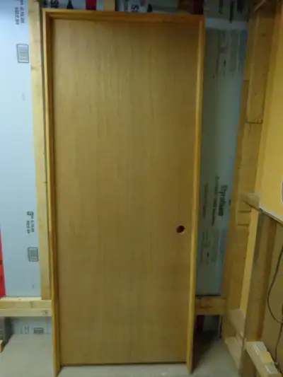 Porte intérieure usinée neuve en Loan avec cadre et pentures, View more