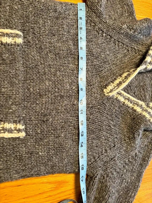 Wool Handknit Sweater in Women's - Tops & Outerwear in Kitchener / Waterloo - Image 6