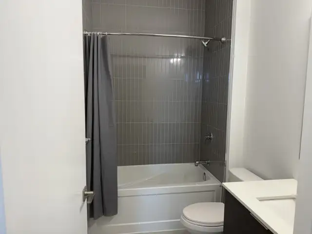 2 Bed 2 Bath South Oakville Condo - $2,750 in Long Term Rentals in Oakville / Halton Region - Image 5