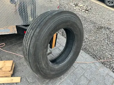 Like new set of Michelin XZE2 tires 275/80R22.5 motorhome tires. Were installed in 2025 and have les...