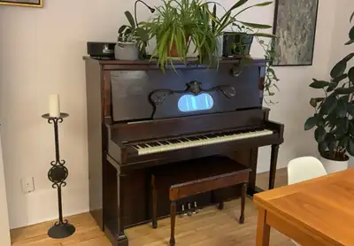 Piano droit marque A Blouin à DONNER., View more