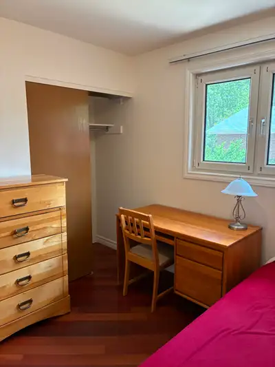 Furnished ,privet room on main floor, close to UTM for rent.Kitchen and washroom to share, utilities...