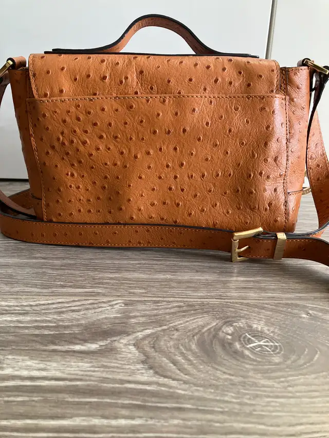 Michael Kors Cross Body Bag in Women's - Bags & Wallets in Calgary - Image 5