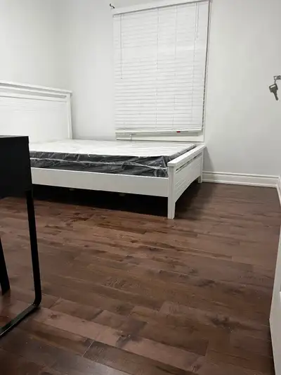 Newly Renovated Room for rent in Square One area - Furnished