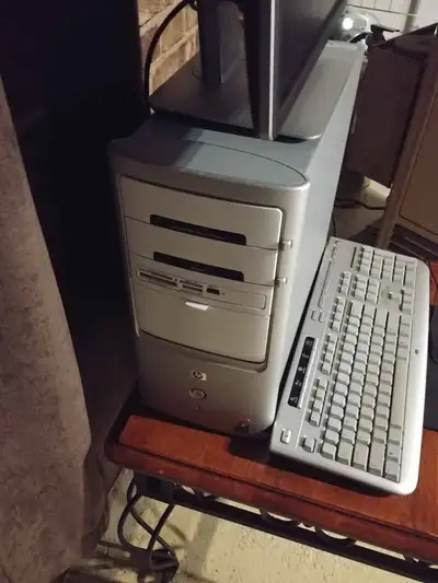 Ordinateur H P vintage, View more