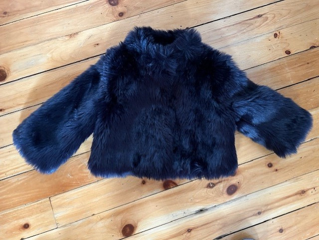 Girls Dark Navy Fur Coat - Size 5 - 6 in Kids & Youth in Ottawa - Image 3