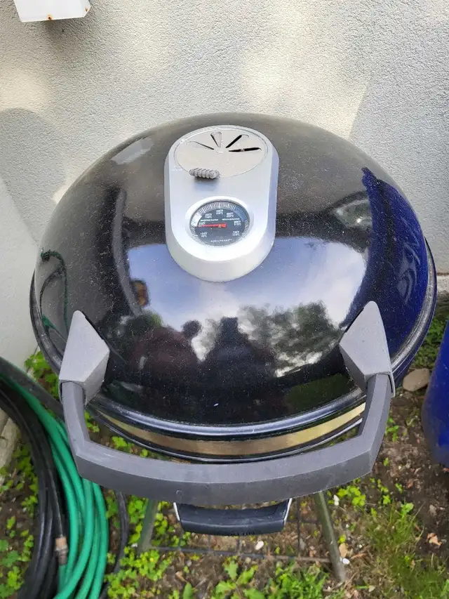 BBQ avec priquet d allumage  in BBQs & Outdoor Cooking in Granby - Image 2