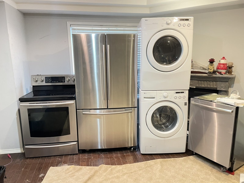 Like new 2020 LG washer dryer can Deliver Washers & Dryers City of