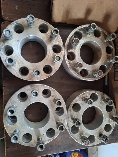 2" wheel spacers 6×5.5 (6×139.7) bot pattern. Fits chevy Silverado, gmc sierra, Tahoe, Yukon, and ot...