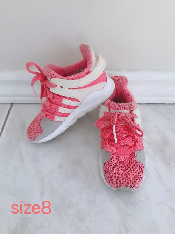 girls size 5-8 shoes in Kids & Youth in Markham / York Region - Image 11