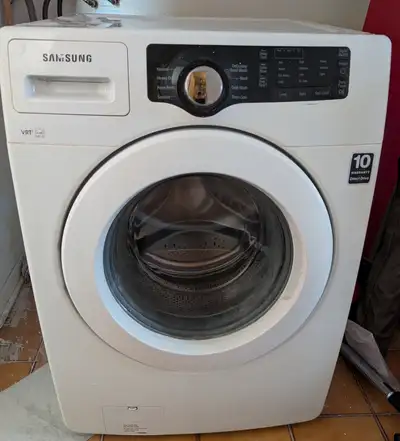 Samsung washing machine in good shape. Comes with user manual. Cannot deliver. I'm Pointe Saint Char...