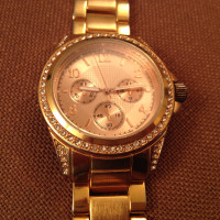 Women's watch.. good condition , working good. doesn't have a fi