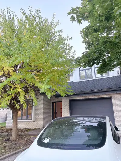 5 Beds 3 Baths - Townhouse 58 Avenue Asselin, Candiac, QC J5R 5P8, Canada Modern room for rent