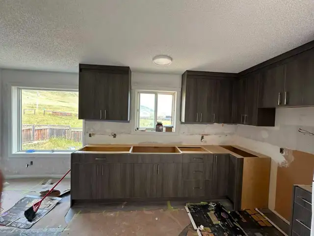 Custom Pantry Cabinets in Cabinets & Countertops in Calgary - Image 4