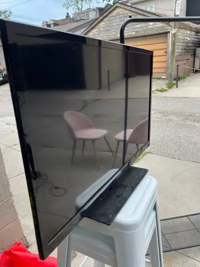 Selling an Insignia 32-inch LED TV in great condition! This TV has all the standard ports you'd need...