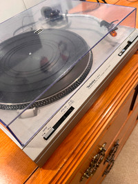 Technics SL-B2002 automatic Turntable with good needle