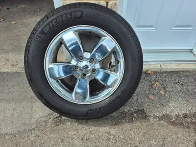 225/65R17 All Season Michelin Tires (Defender) with Ford Focus Alloy Rims. Selling because bought a...