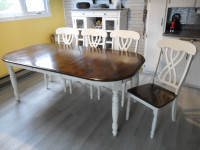 Table en bois avec 4 chaises à vendre (Val-d'or, Abitibi) 600$