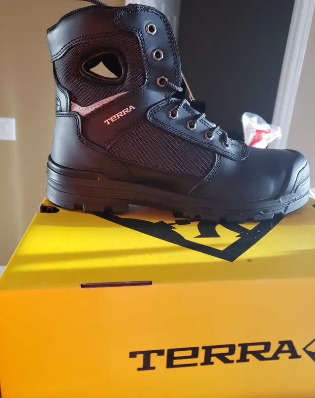 Safety  boots, Size 10.5 in Men's Shoes in City of Toronto - Image 3