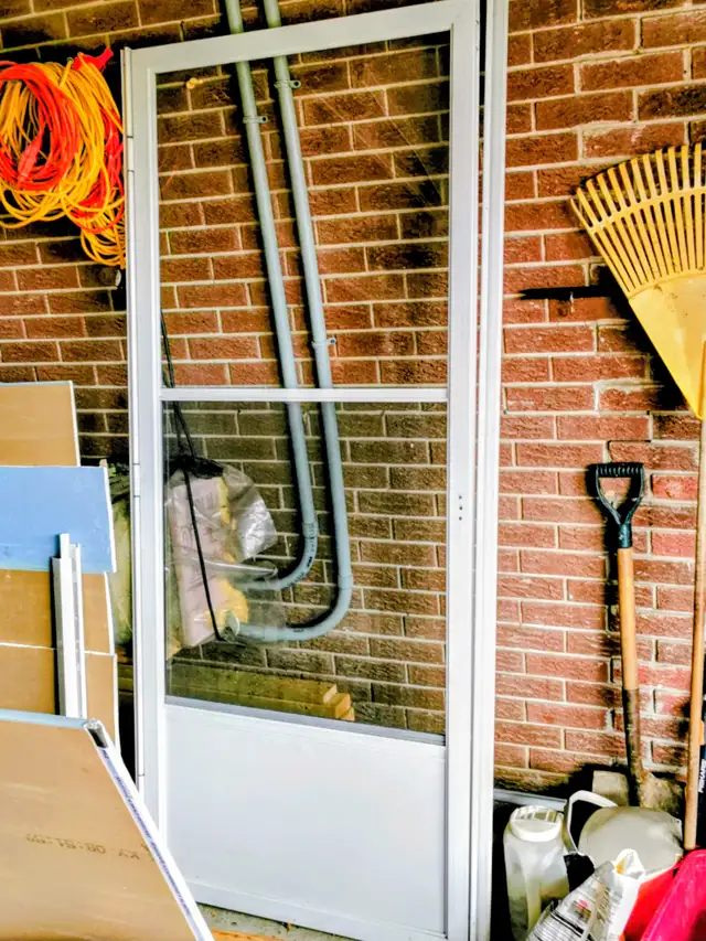 Storm or wind door /Bathroom and kitchen  sinks