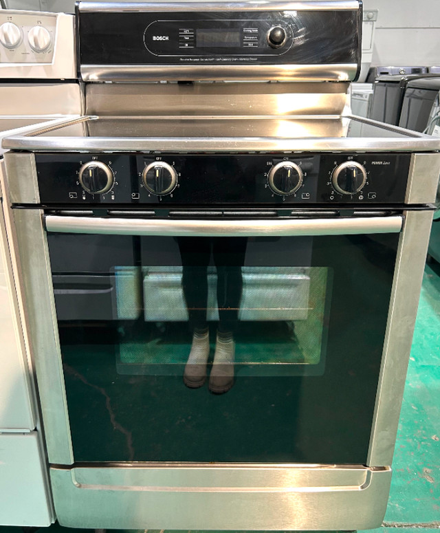 (Reconditioned) Bosch Glass-Top Stove HES7052C/01 in Stoves, Ovens & Ranges in Calgary