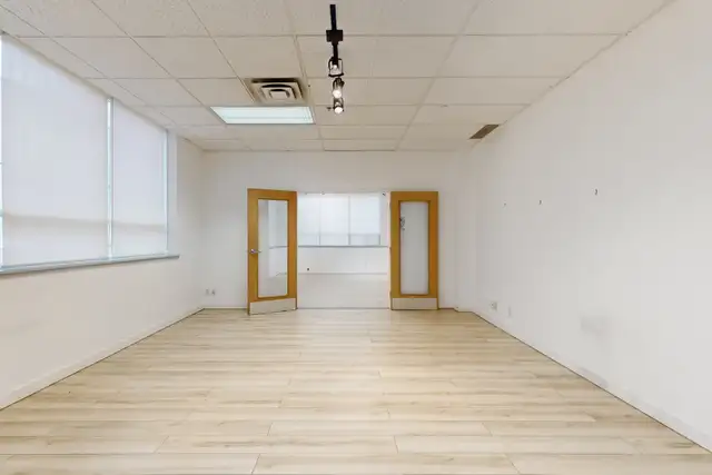 Commercial unit for lease in Toronto in Commercial & Office Space for Rent in City of Toronto - Image 6