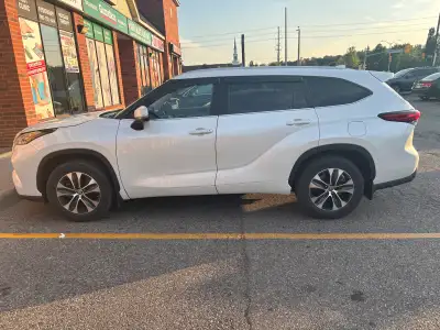 Sailing Toyota Highlander XLE 2022 only 88000km for sale clean title no accident even not single scr...