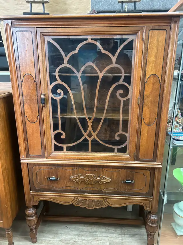 antique china cabinet in Hutches & Display Cabinets in Edmonton - Image 3