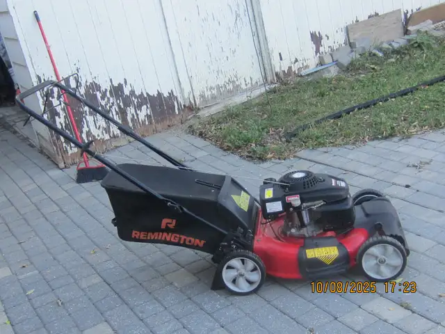 for sale in Lawnmowers & Leaf Blowers in Regina - Image 2