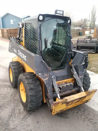 Clean and well-maintained 2014 John Deere 320E skid steer with factory high-flow hydraulics (32 GPM)...