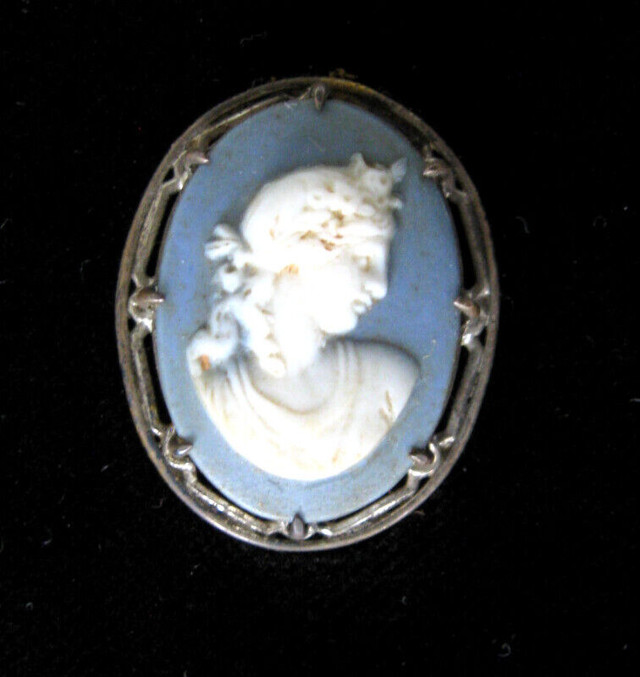TROIS CAMEES MINIATURE VINTAGE LOT of THREE MINIATURE CAMEOS in Arts & Collectibles in West Island - Image 4