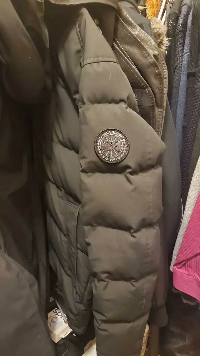 Canada Goose Carson Parka in Men's in Calgary - Image 2