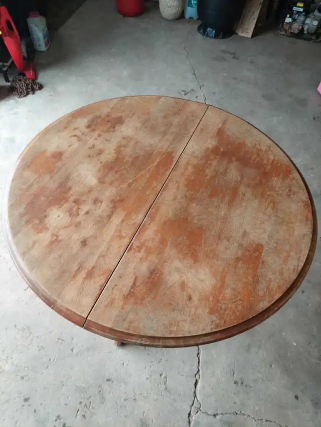 kitchen table in Dining Tables & Sets in Moncton - Image 2