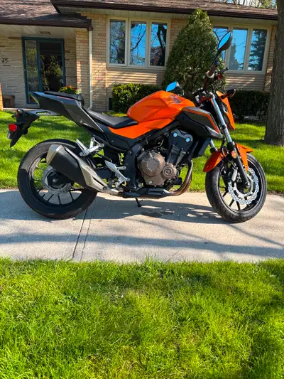Like new. 2016 Honda CB500f ABS Only approx. 12,200 km. Well taken care of. Mature rider. Features:...