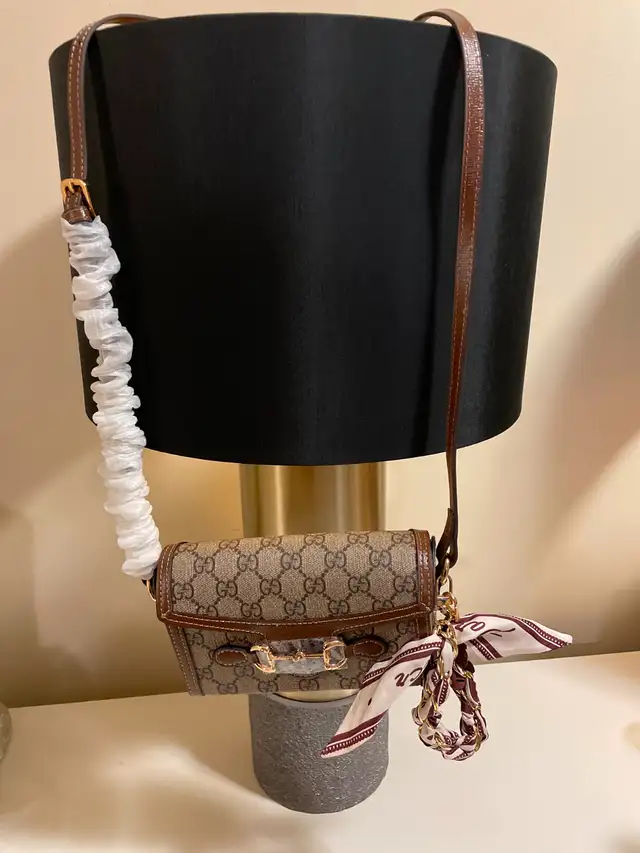 PURSES AND ATTACHMENTS in Women's - Bags & Wallets in City of Montréal - Image 6