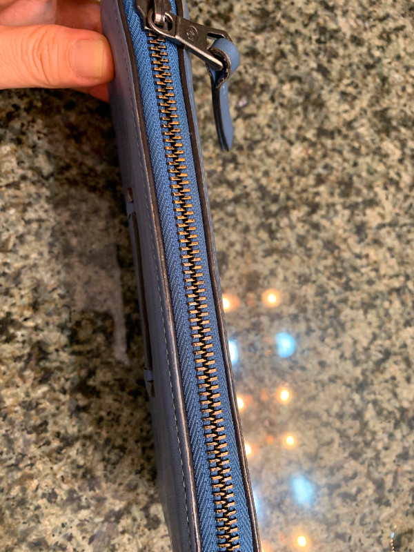 Long Champ Ladies Zip Around Wallet in Women's - Bags & Wallets in Calgary - Image 4