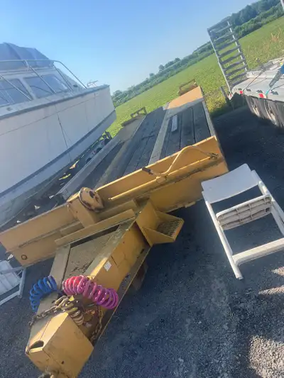 20ton equipment float for sale It’s a 20ton its 20ft and a 5ft beaver tail float was completely sand...