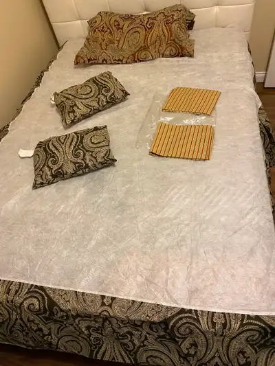 Double bed shirt, 2 small-pillow cases/2 pillows new, View more