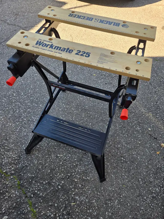 BLACK DECKER Portable Work Bench and Vise in Tool Storage & Benches in City of Toronto - Image 11